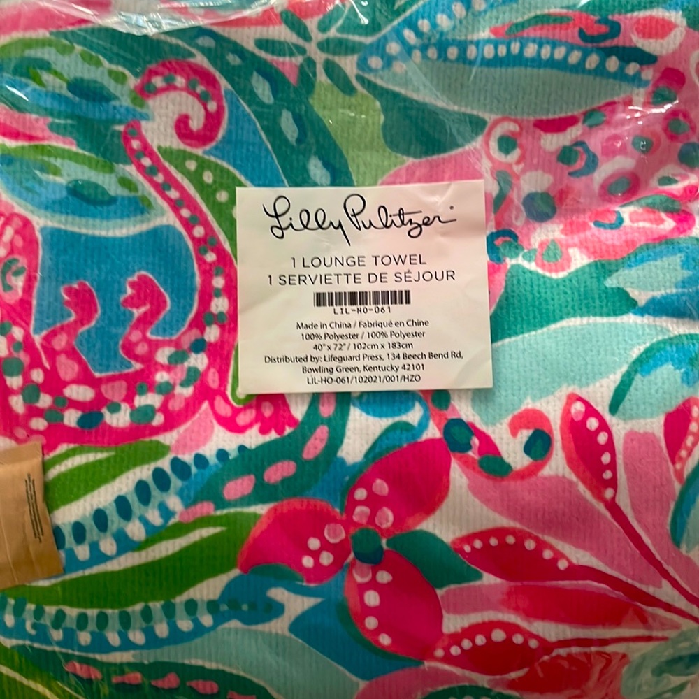 BN Lilly Pulitzer Oversized Floral Lounge Towel never opened